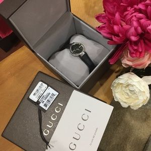 Gucci black leather watch
